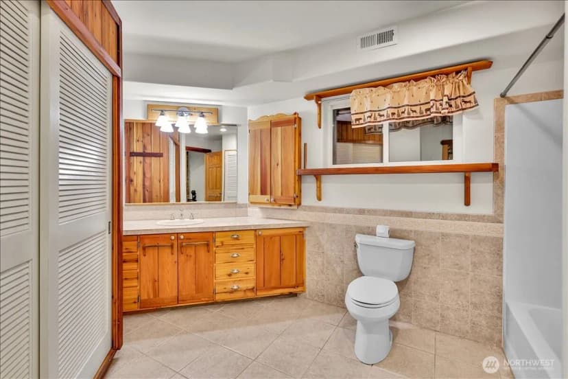 Property photo for 17049 Lake Point Drive Se, Yelm photo 18