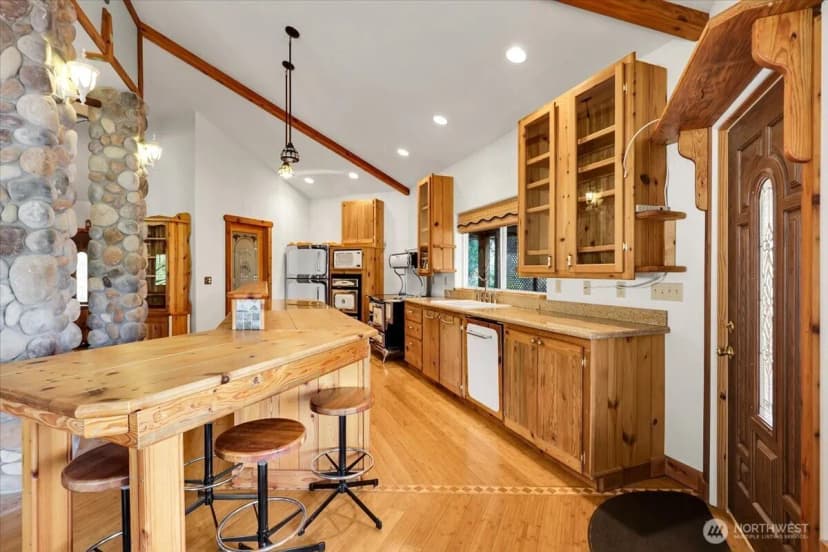 Property photo for 17049 Lake Point Drive Se, Yelm photo 6