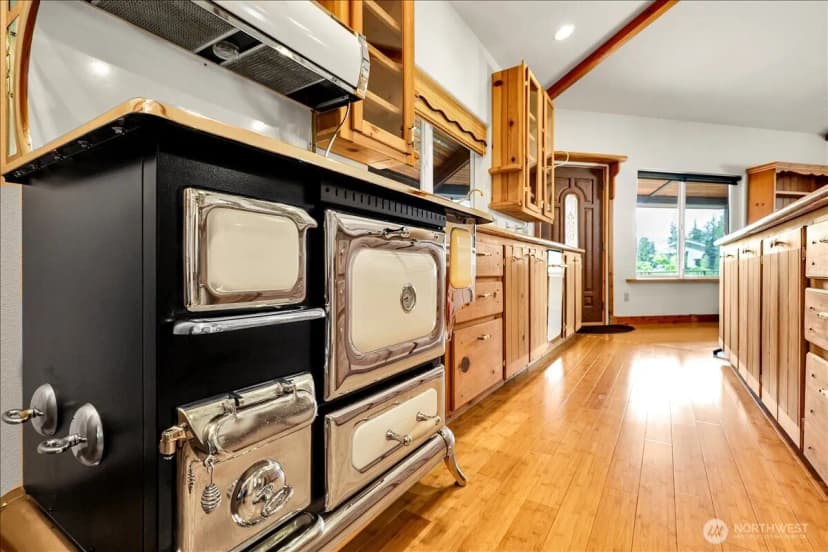 Property photo for 17049 Lake Point Drive Se, Yelm photo 11
