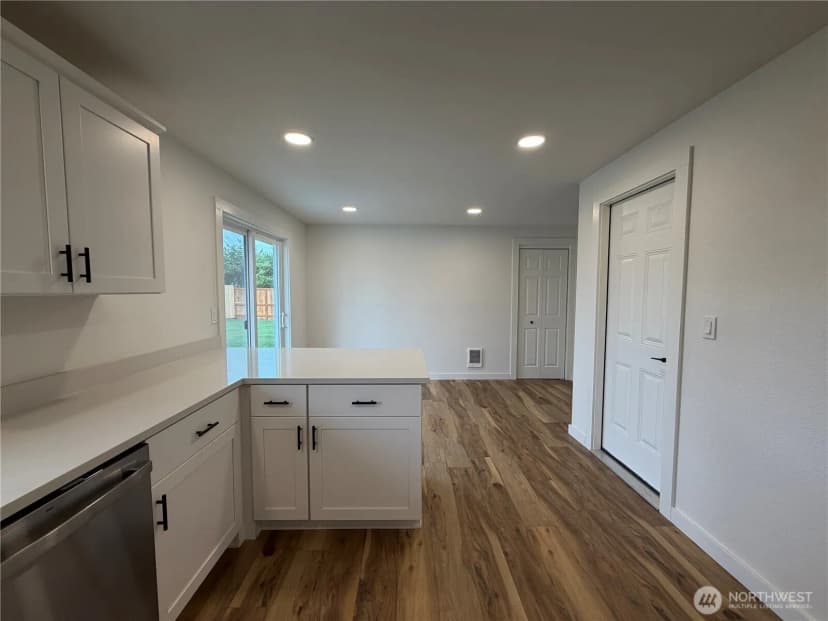 Property photo for 303 Railroad Street Sw, Yelm photo 10