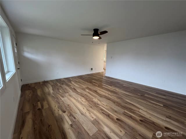 Property photo for 303 Railroad Street Sw, Yelm photo 4