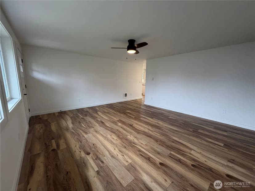 Property photo for 303 Railroad Street Sw, Yelm photo 4