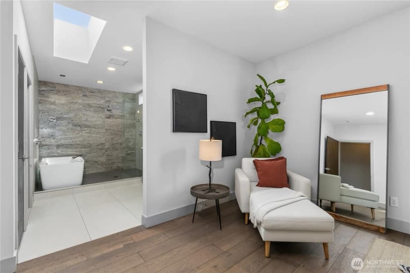 Property photo for 1313 4th Avenue W, Seattle photo 16