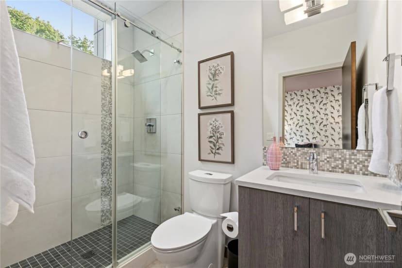 Property photo for 1313 4th Avenue W, Seattle photo 24
