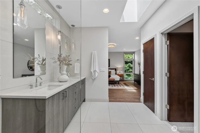 Property photo for 1313 4th Avenue W, Seattle photo 18