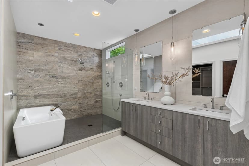 Property photo for 1313 4th Avenue W, Seattle photo 17