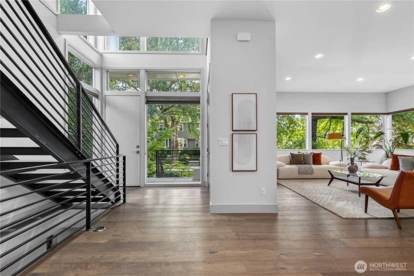 Property photo for 1313 4th Avenue W, Seattle photo 2