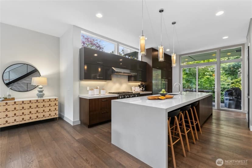 Property photo for 1313 4th Avenue W, Seattle photo 8