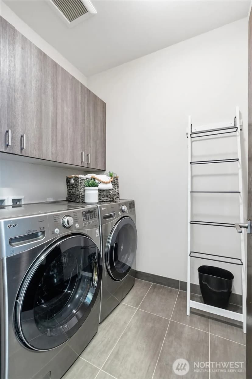 Property photo for 1313 4th Avenue W, Seattle photo 26