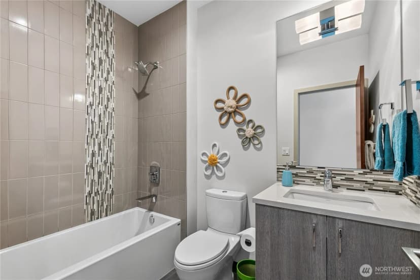 Property photo for 1313 4th Avenue W, Seattle photo 21
