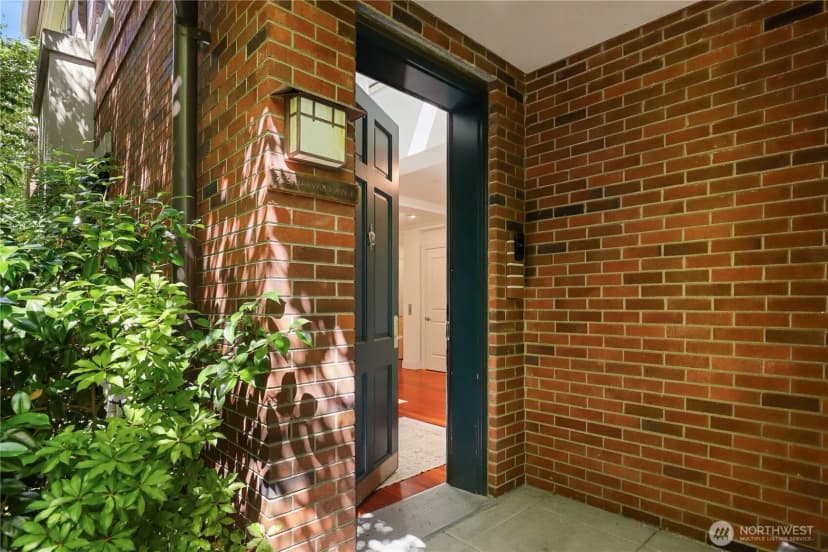 Property photo for 719 Harvard Avenue E, Seattle photo 4