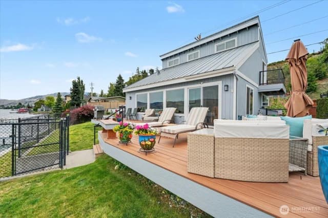 Property photo for 1386 S Lakeshore Road, Chelan photo 2
