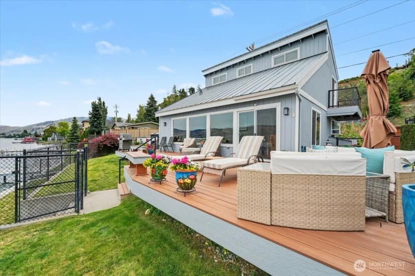 Property photo for 1386 S Lakeshore Road, Chelan photo 2