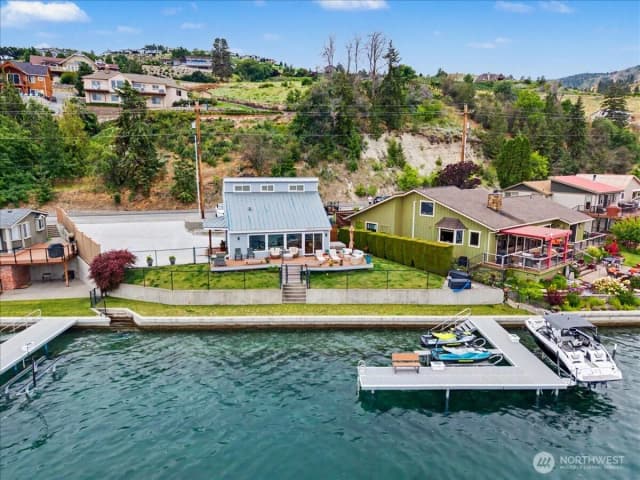 Property photo for 1386 S Lakeshore Road, Chelan photo 3