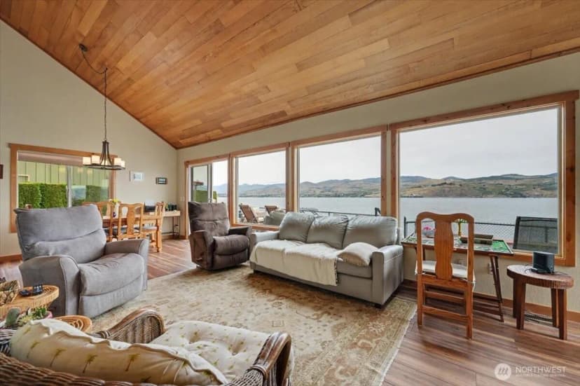Property photo for 1386 S Lakeshore Road, Chelan photo 17