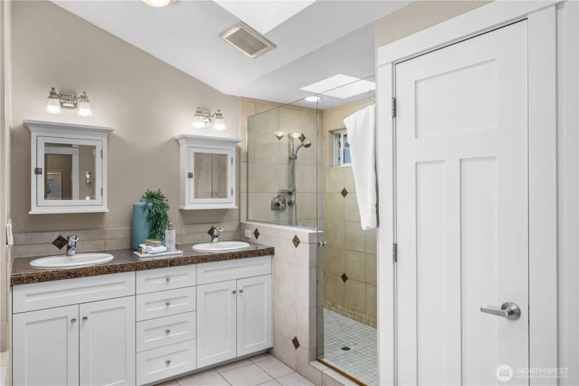 Property photo for 528 W Lake Sammamish Parkway Se, Bellevue photo 15