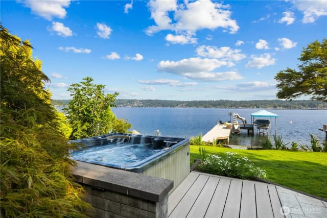 Property photo for 528 W Lake Sammamish Parkway Se, Bellevue photo 3