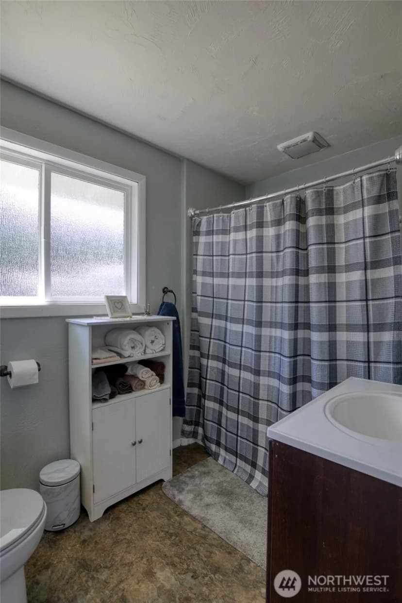 Property photo for 14791 Us 101 Highway, Shelton photo 17