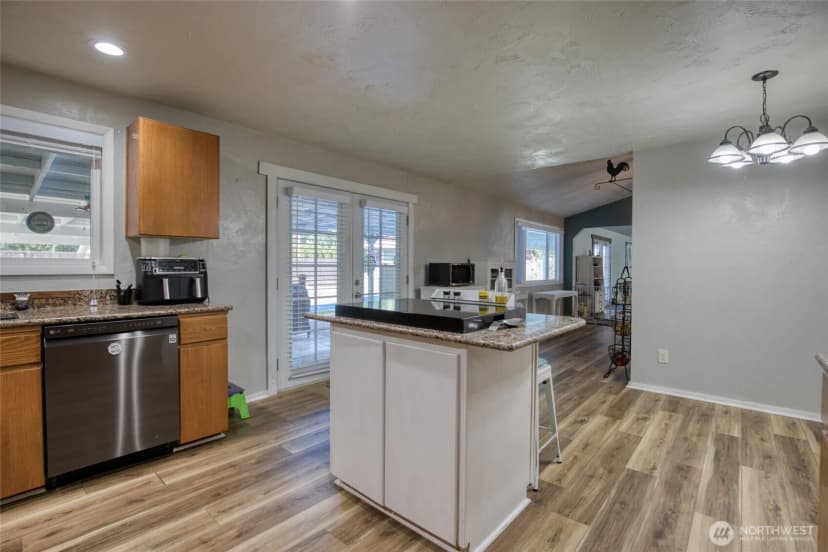 Property photo for 14791 Us 101 Highway, Shelton photo 10