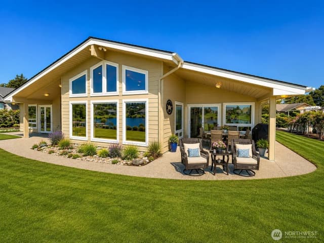 Property photo for 8227 Sehome Road, Blaine