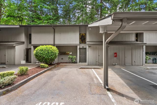 Property photo for 4005 145th Avenue Ne, Bellevue photo 2