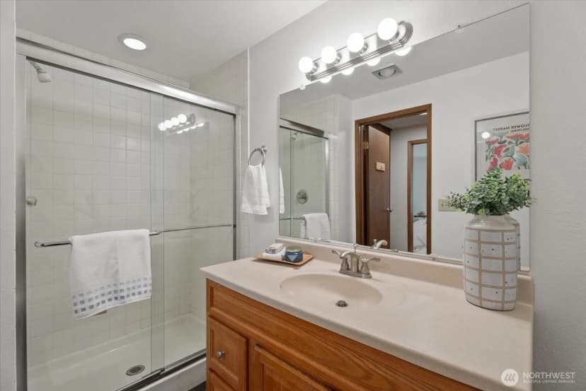 Property photo for 4005 145th Avenue Ne, Bellevue photo 17