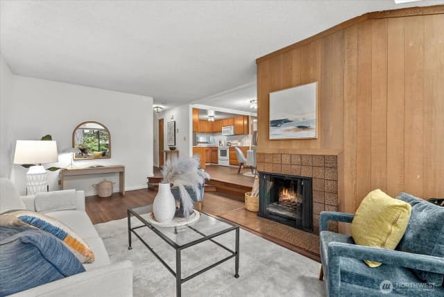 Property photo for 4005 145th Avenue Ne, Bellevue photo 4