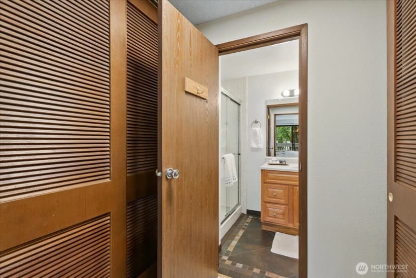 Property photo for 4005 145th Avenue Ne, Bellevue photo 16