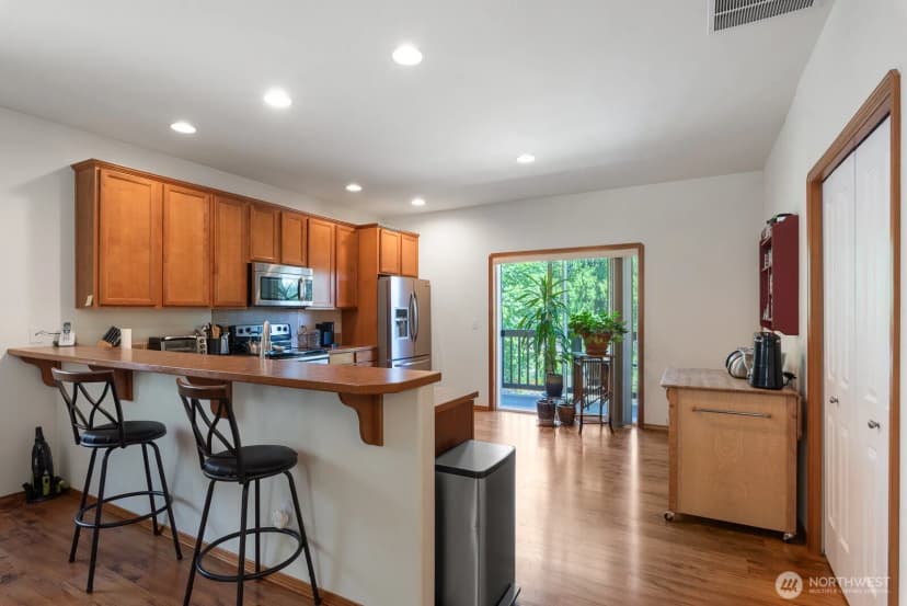 Property photo for 509 E Division Street #a, Arlington photo 7