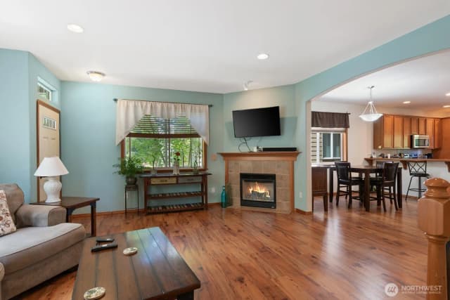 Property photo for 509 E Division Street #a, Arlington photo 4