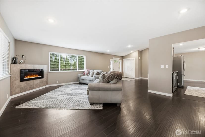 Property photo for 6911 Vandermark Road E, Bonney Lake photo 9