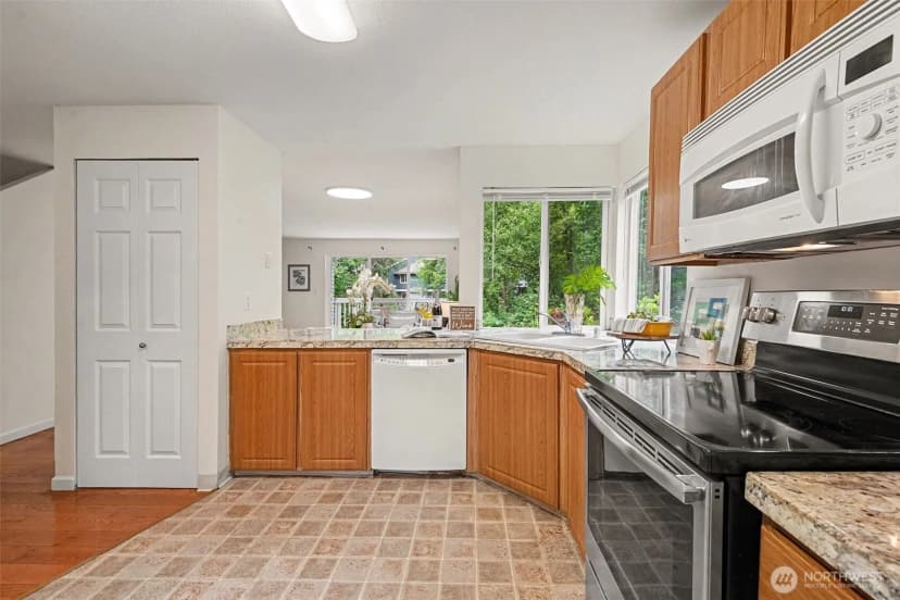 Property photo for 13105 102nd Lane Ne #unit 5, Kirkland photo 11