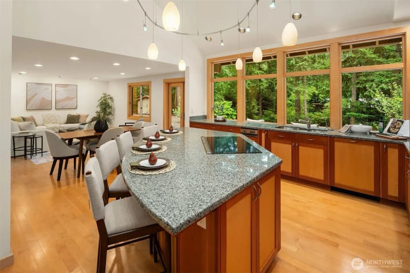 Property photo for 12820 Ne 39th Street, Bellevue photo 7