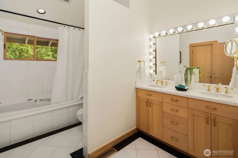 Property photo for 12820 Ne 39th Street, Bellevue photo 28