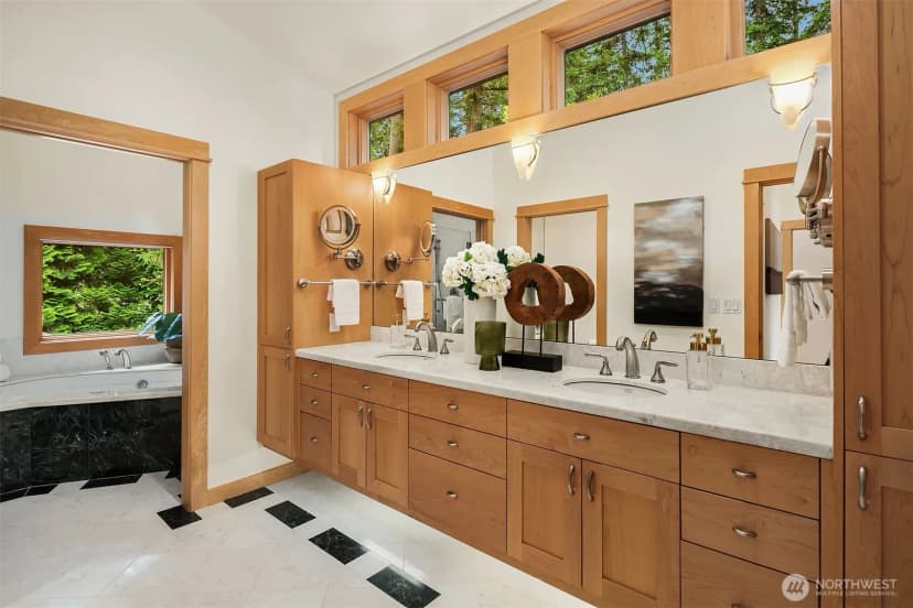 Property photo for 12820 Ne 39th Street, Bellevue photo 20