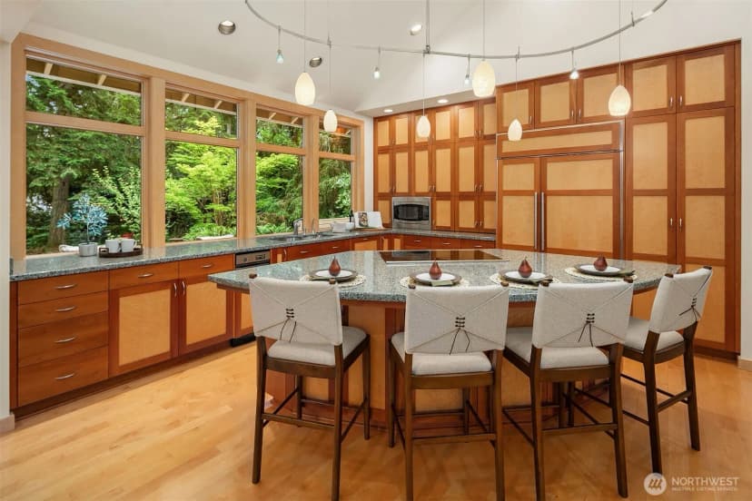 Property photo for 12820 Ne 39th Street, Bellevue photo 9