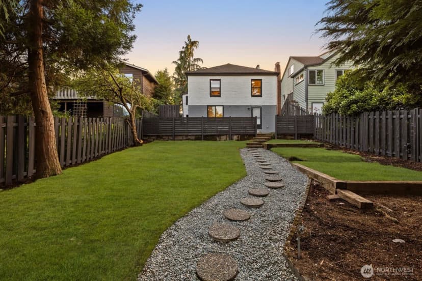Property photo for 8216 Interlake Avenue N, Seattle photo 24
