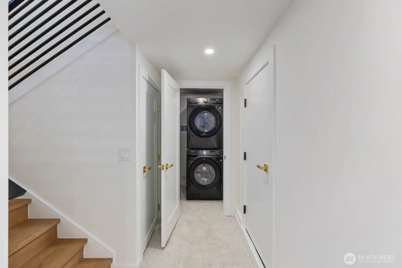Property photo for 8216 Interlake Avenue N, Seattle photo 17