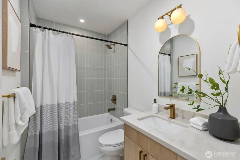 Property photo for 8216 Interlake Avenue N, Seattle photo 15