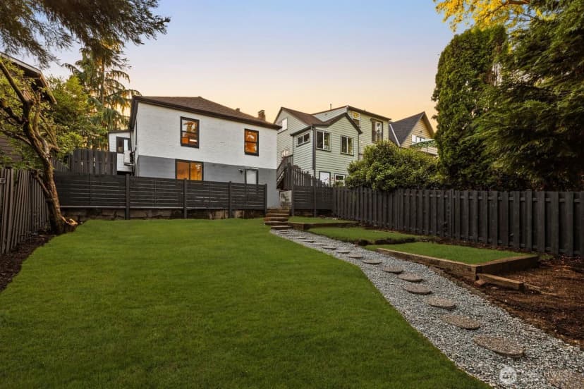 Property photo for 8216 Interlake Avenue N, Seattle photo 30