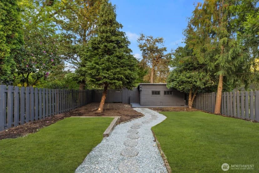 Property photo for 8216 Interlake Avenue N, Seattle photo 28
