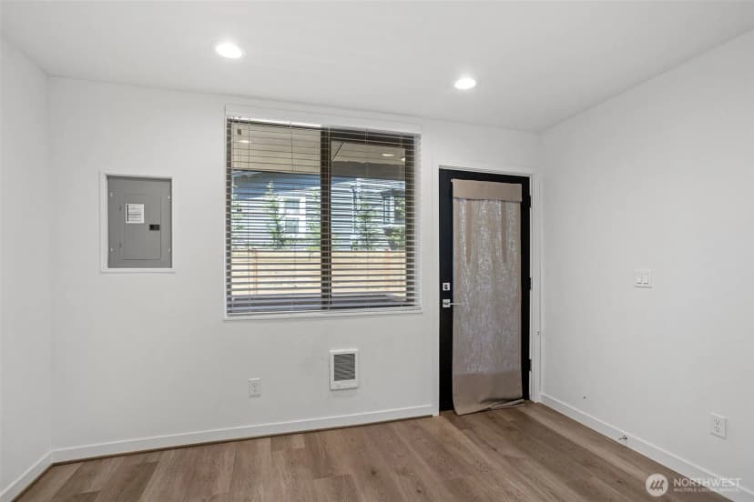 Property photo for 604 Nw 77th Street #d, Seattle photo 8