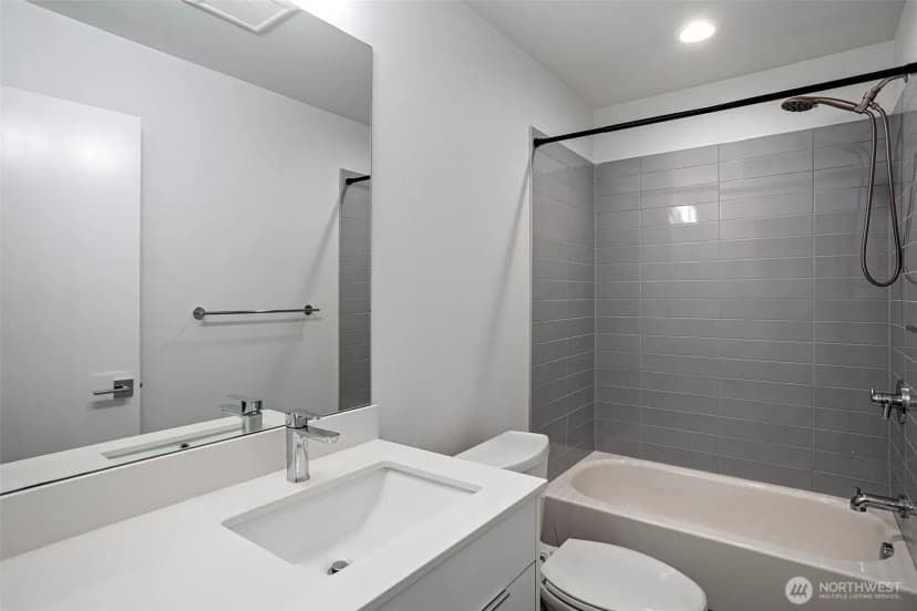 Property photo for 604 Nw 77th Street #d, Seattle photo 11