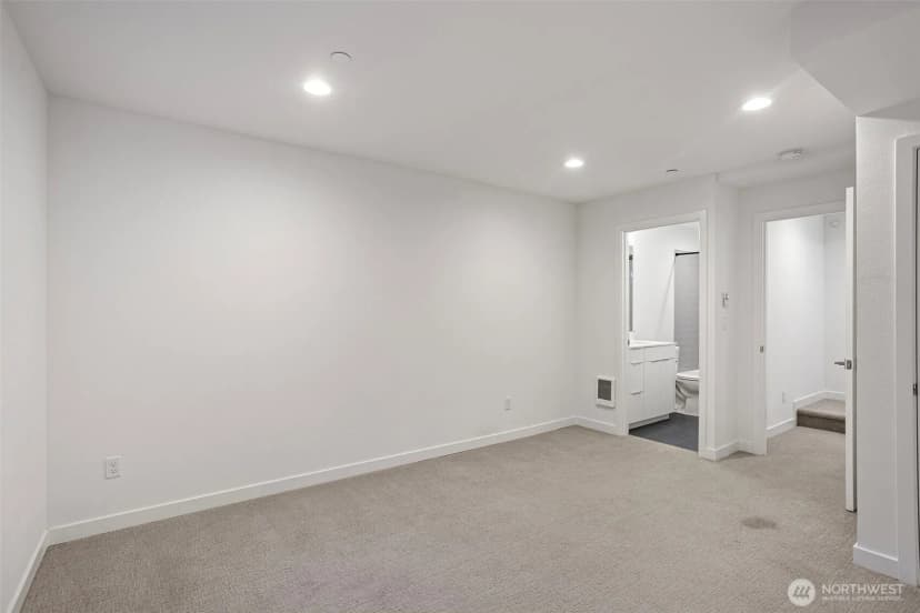Property photo for 604 Nw 77th Street #d, Seattle photo 10