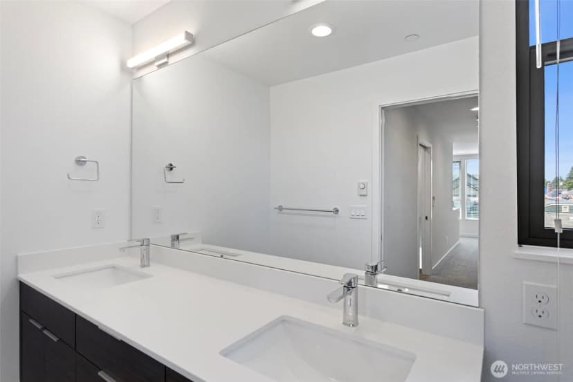 Property photo for 604 Nw 77th Street #d, Seattle photo 28