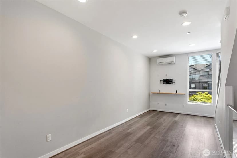 Property photo for 604 Nw 77th Street #d, Seattle photo 17