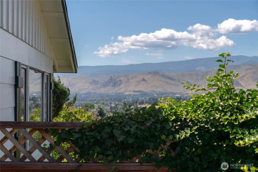 Property photo for 330 Sunnyslope Heights, Wenatchee photo 26