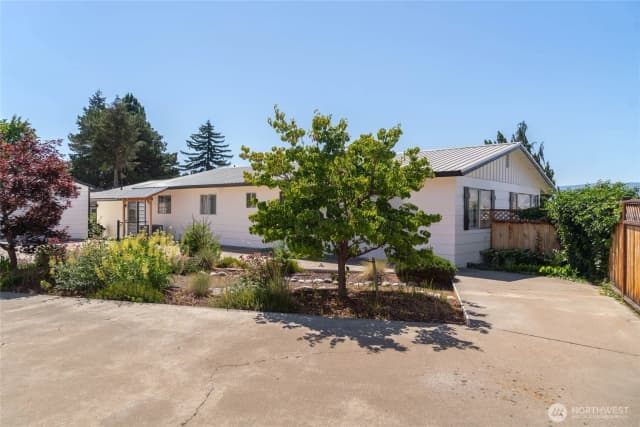 Property photo for 330 Sunnyslope Heights, Wenatchee photo 2
