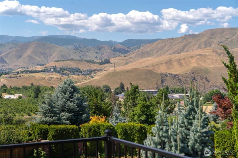 Property photo for 330 Sunnyslope Heights, Wenatchee photo 23