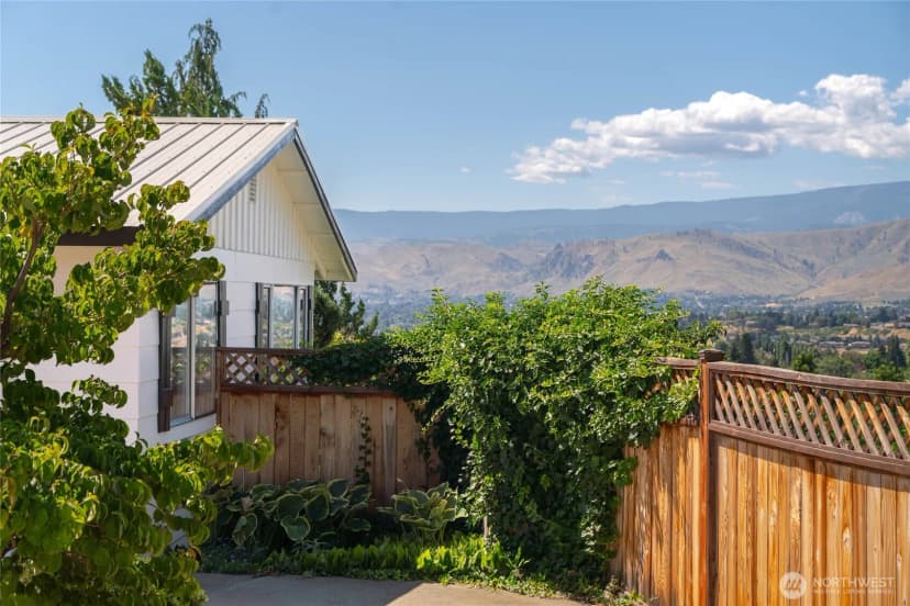 Property photo for 330 Sunnyslope Heights, Wenatchee photo 27
